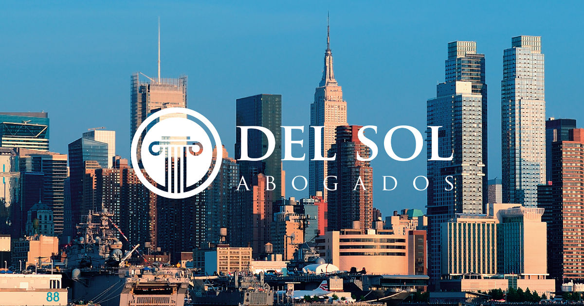 Logo de Del Sol Abogados en blanco sobre el skyline de Nueva York